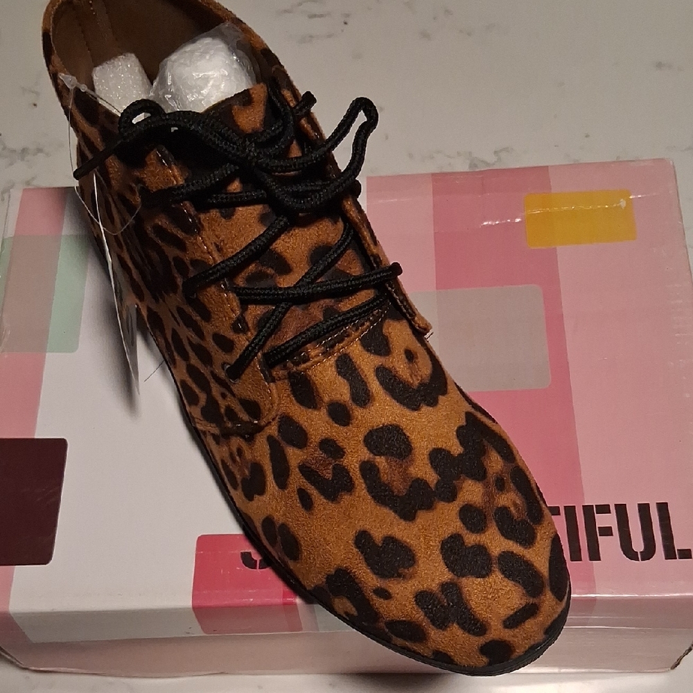 shosho Leopard Print Lace-Up Ankle Booties in Brown and Black